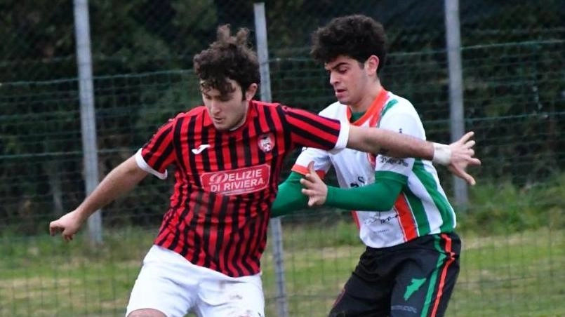 Samuele Maggiari (a sinistra) sta trascinando il Ceparana alla promozione a suon di gol Samuele Maggiari (a sinistra) sta trascinando il Ceparana alla promozione a suon di gol