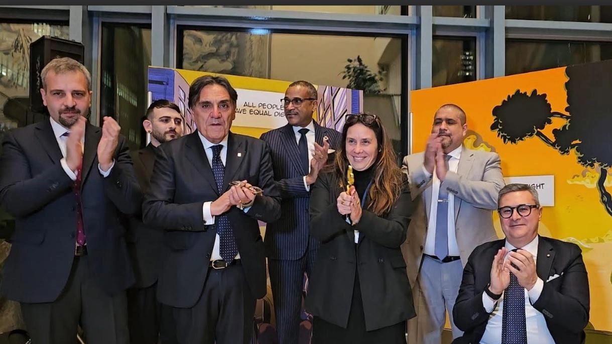 ll ministro per le disabilità Alessandra Locatelli ha inaugurato al Palazzo dell’Onu a New York la mostra “The UN Convention... ll ministro per le disabilità Alessandra Locatelli ha inaugurato al Palazzo dell’Onu a New York la mostra “The UN Convention...
