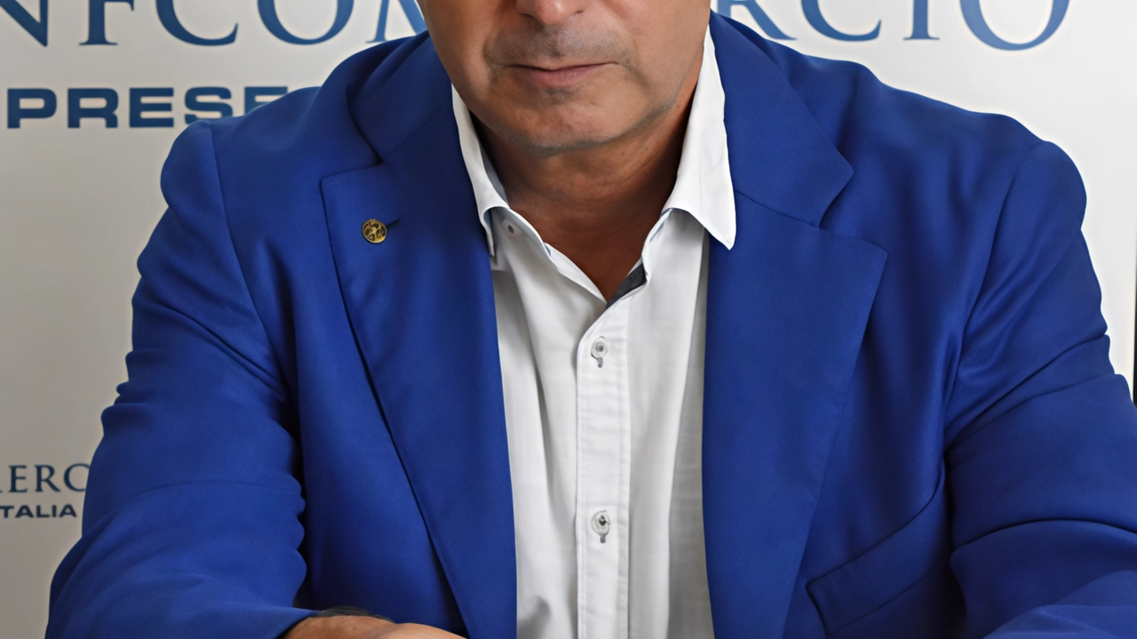Le spese fisse stanno diventando sempre più onerose per le famiglie italiane, rappresentando il 42% del totale dei consumi nel 2024. Confcommercio sottolinea la necessità di interventi governativi per alleviare il peso finanziario sulle famiglie. Le spese fisse stanno diventando sempre più onerose per le famiglie italiane, rappresentando il 42% del totale dei consumi nel 2024. Confcommercio sottolinea la necessità di interventi governativi per alleviare il peso finanziario sulle famiglie.