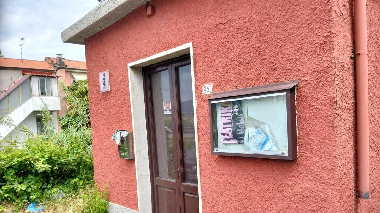 L’ufficio informazioni turistiche, sulla strada Aurelia in località ponte Bettigna, all’interno di un vecchio fabbricato