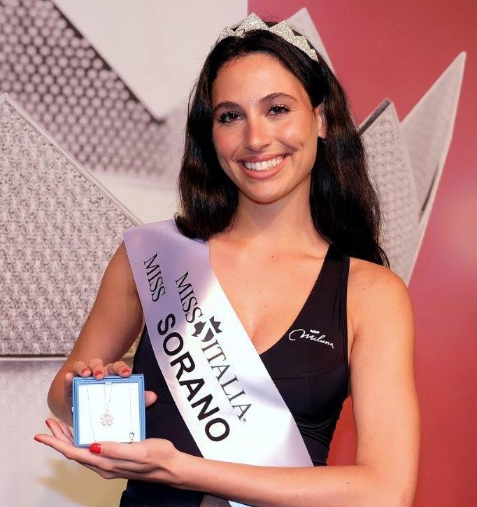 https://www.lanazione.it/image-service/view/acePublic/alias/contentid/NjkwZjU5MDktNTY4OC00/0/miss-toscana-giulia-cavani-vince-la-prima-selezione.jpeg