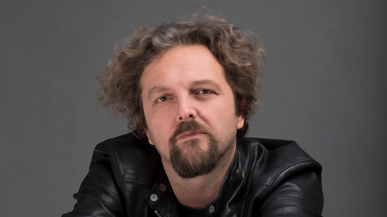 Questa sera al teatro Moderno. lo spettacolo ’Maschio caucasico irrisolto’ del comico spezzino Antonio Ornano