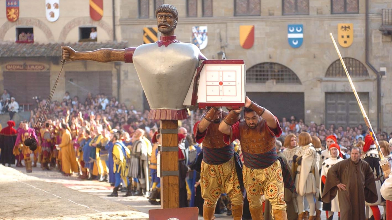 Una giuria della Giostra del Saracino in un’edizione del passato Una giuria della Giostra del Saracino in un’edizione del passato