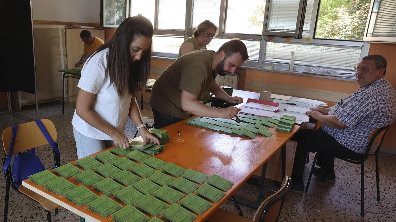 Il rebus del quorum per i cinque quesiti, tra lavoro e cittadinanza. In provincia 296 sezioni. Si vota oggi dalle 7 alle 23, domani dalle 7 alle 15. Il rebus del quorum per i cinque quesiti, tra lavoro e cittadinanza. In provincia 296 sezioni. Si vota oggi dalle 7 alle 23, domani dalle 7 alle 15.