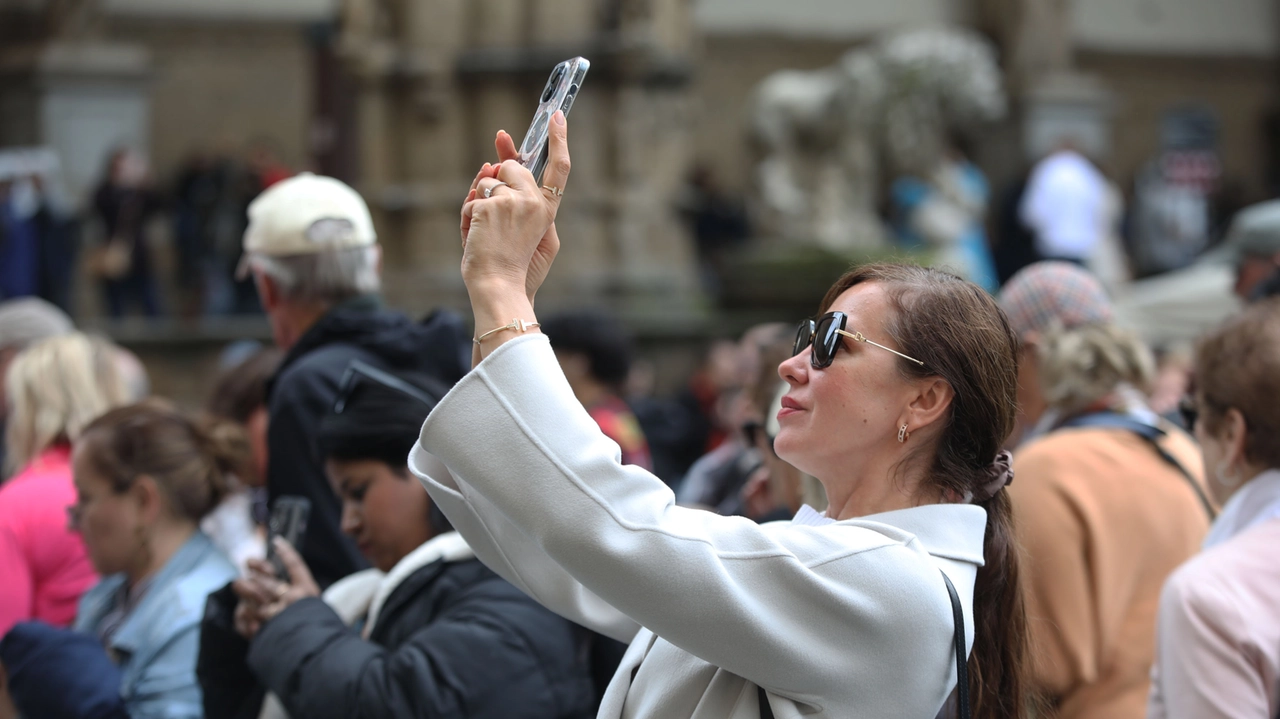 Due turiste stavano per essere derubate a Firenze, colpi sventati grazie alla prontezza di alcuni carabinieri liberi dal servizio (foto repertorio) Due turiste stavano per essere derubate a Firenze, colpi sventati grazie alla prontezza di alcuni carabinieri liberi dal servizio (foto repertorio)