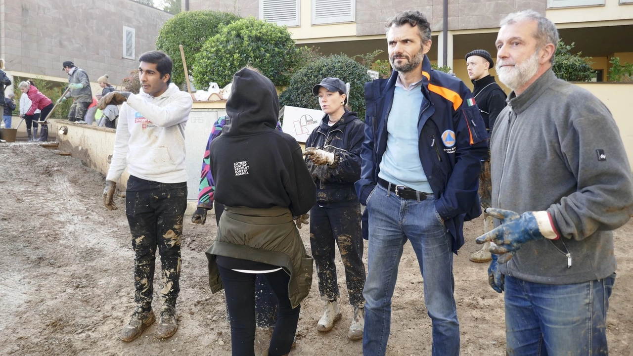 L’ex sindaco di Prato, Matteo Biffoni, fra i suoi concittadini nel fango subito dopo l’alluvione del novembre 2023 L’ex sindaco di Prato, Matteo Biffoni, fra i suoi concittadini nel fango subito dopo l’alluvione del novembre 2023