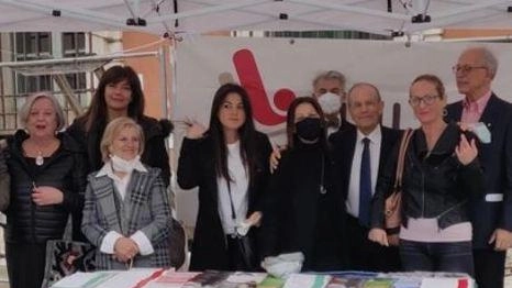 In alto Pietro Bianchi, a lato un’iniziativa da parte del Nastro Rosa