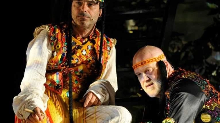 La prima edizione del Festival del "Comico… in Shakespeare" a Camporgiano, in onore di Gigi Proietti, ha visto la partecipazione di talentuosi attori italiani sotto la regia di Consuelo Barilari, con una conclusione suggestiva sotto la Rocca Estense. La prima edizione del Festival del "Comico… in Shakespeare" a Camporgiano, in onore di Gigi Proietti, ha visto la partecipazione di talentuosi attori italiani sotto la regia di Consuelo Barilari, con una conclusione suggestiva sotto la Rocca Estense.
