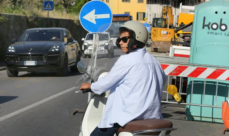 Lavori su via Bolognese, giorno X. Da oggi strada chiusa per un mese