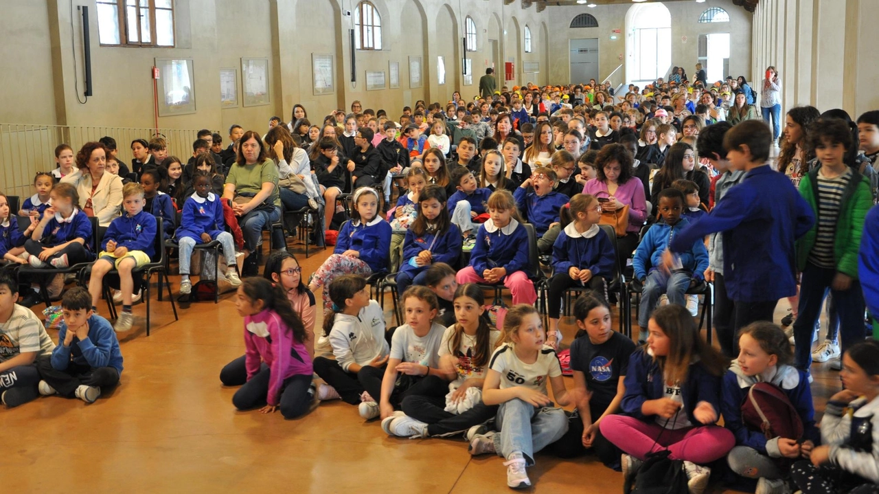 I giovani studenti presenti alla Leopolda per il terzo «Premio Marco Innocenti», scrittore pisano