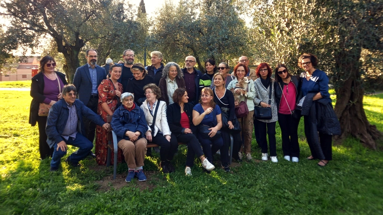Soci Cai, parenti e amici all’inaugurazione della panchina per Stefano Filippi Soci Cai, parenti e amici all’inaugurazione della panchina per Stefano Filippi