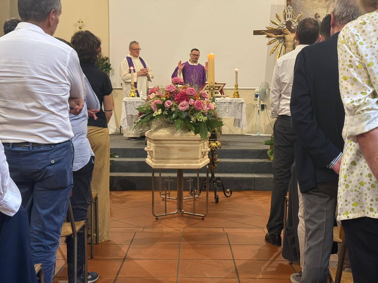 Il Michelangiolo piange la prof Prati, lettera struggente degli studenti: “Grazie per averci insegnato a vivere” Il Michelangiolo piange la prof Prati, lettera struggente degli studenti: “Grazie per averci insegnato a vivere”