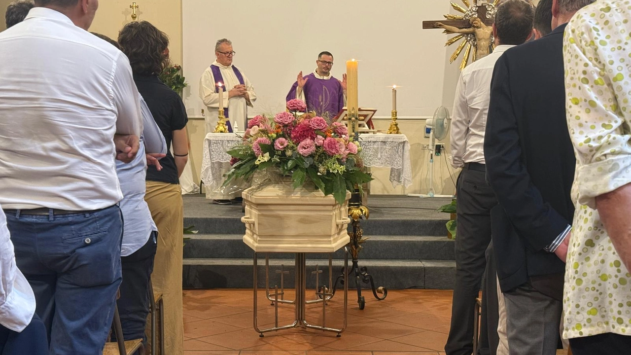 L’ultimo saluto alla professoressa Chiara Prati si è tenuto ieri alla presenza di padre Alessandro dei Servi di Maria L’ultimo saluto alla professoressa Chiara Prati si è tenuto ieri alla presenza di padre Alessandro dei Servi di Maria