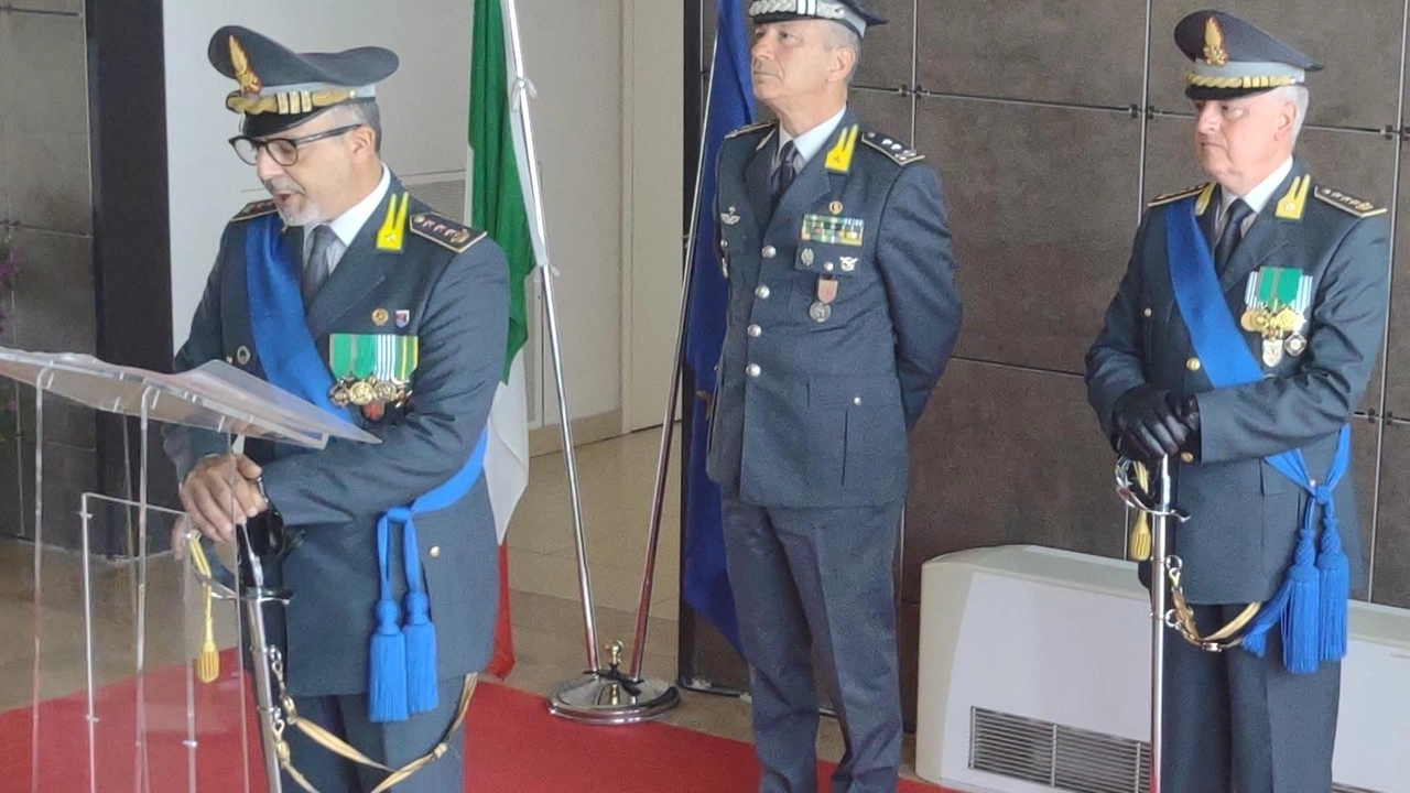 Il passaggio di consegne alla guida del comando provinciale tra Stefano Lampone e. il nuovo arrivato, Gerardo Mastrodomenico Il passaggio di consegne alla guida del comando provinciale tra Stefano Lampone e. il nuovo arrivato, Gerardo Mastrodomenico
