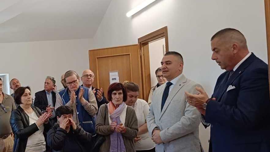 https://www.lanazione.it/image-service/view/acePublic/alias/contentid/NjllMjBlZGUtMjAxMC00/0/taglio-del-nastro-per-la-casa-delle-associazioni.jpeg?f=16:9&w=1200&h=630