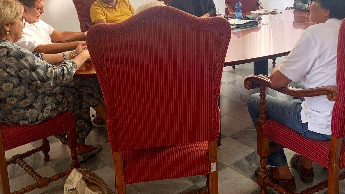 Incontro in municipio tra il sindaco Bruno Murzi e i sindacati la Cgil, la Fials, la Uil e il Nursind per affrontare i problemi dell’ospedale Versilia Incontro in municipio tra il sindaco Bruno Murzi e i sindacati la Cgil, la Fials, la Uil e il Nursind per affrontare i problemi dell’ospedale Versilia