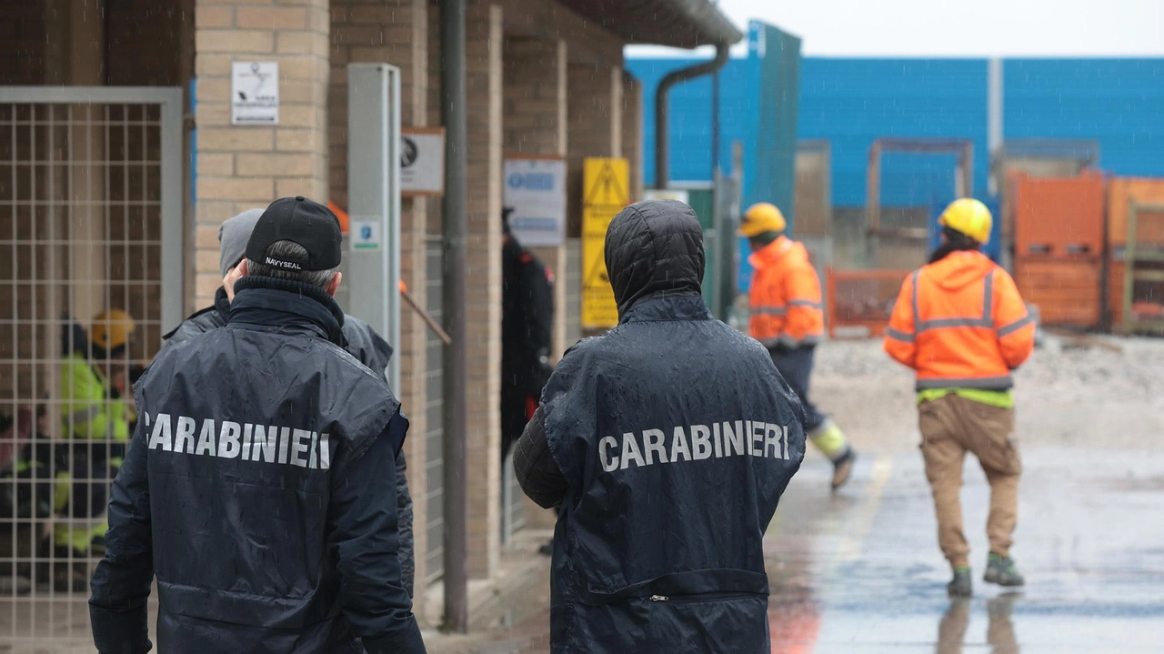 Controlli a tappeto dei carabinieri e del nucleo ispettorato del lavoro nei cantieri della provincia pisana