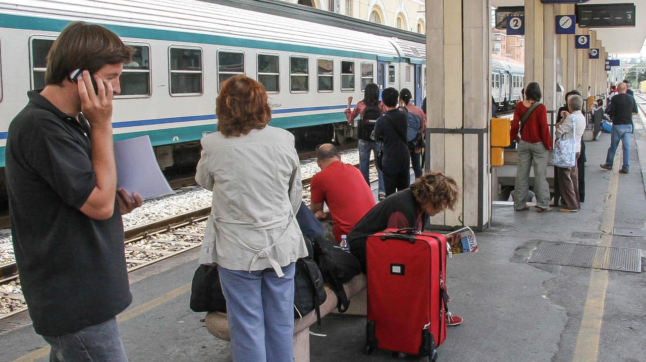 I lavori ferroviari impediranno i regolari spostamenti per chi viaggia sulle rotaie . Interruzioni temporanee proprio in estate quando minori sono i disagi per i pendolari. I lavori ferroviari impediranno i regolari spostamenti per chi viaggia sulle rotaie . Interruzioni temporanee proprio in estate quando minori sono i disagi per i pendolari.