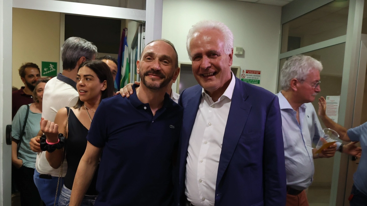 Emiliano Fossi, regionaal secretaris van de Democratische Partij, en Eugenio Giani, president van de regio Toscane. (Foto: Giuseppe Cabras / New Press Photo)