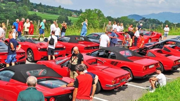 Un raduno di Ferrari (. foto d’archivio