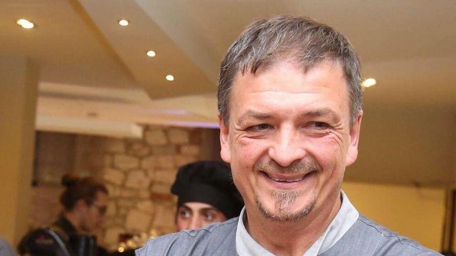Il ristorante "Il 13" di Castiglione della Pescaia ospiterà una cena enogastronomica con la ricciola come protagonista, nell'ambito di "Girogustando". Il menù, a base di pesce e carne, valorizza la stagionalità e i prodotti locali. Un'occasione per confrontarsi e scambiare esperienze tra chef e sommelier. Il ristorante "Il 13" di Castiglione della Pescaia ospiterà una cena enogastronomica con la ricciola come protagonista, nell'ambito di "Girogustando". Il menù, a base di pesce e carne, valorizza la stagionalità e i prodotti locali. Un'occasione per confrontarsi e scambiare esperienze tra chef e sommelier.