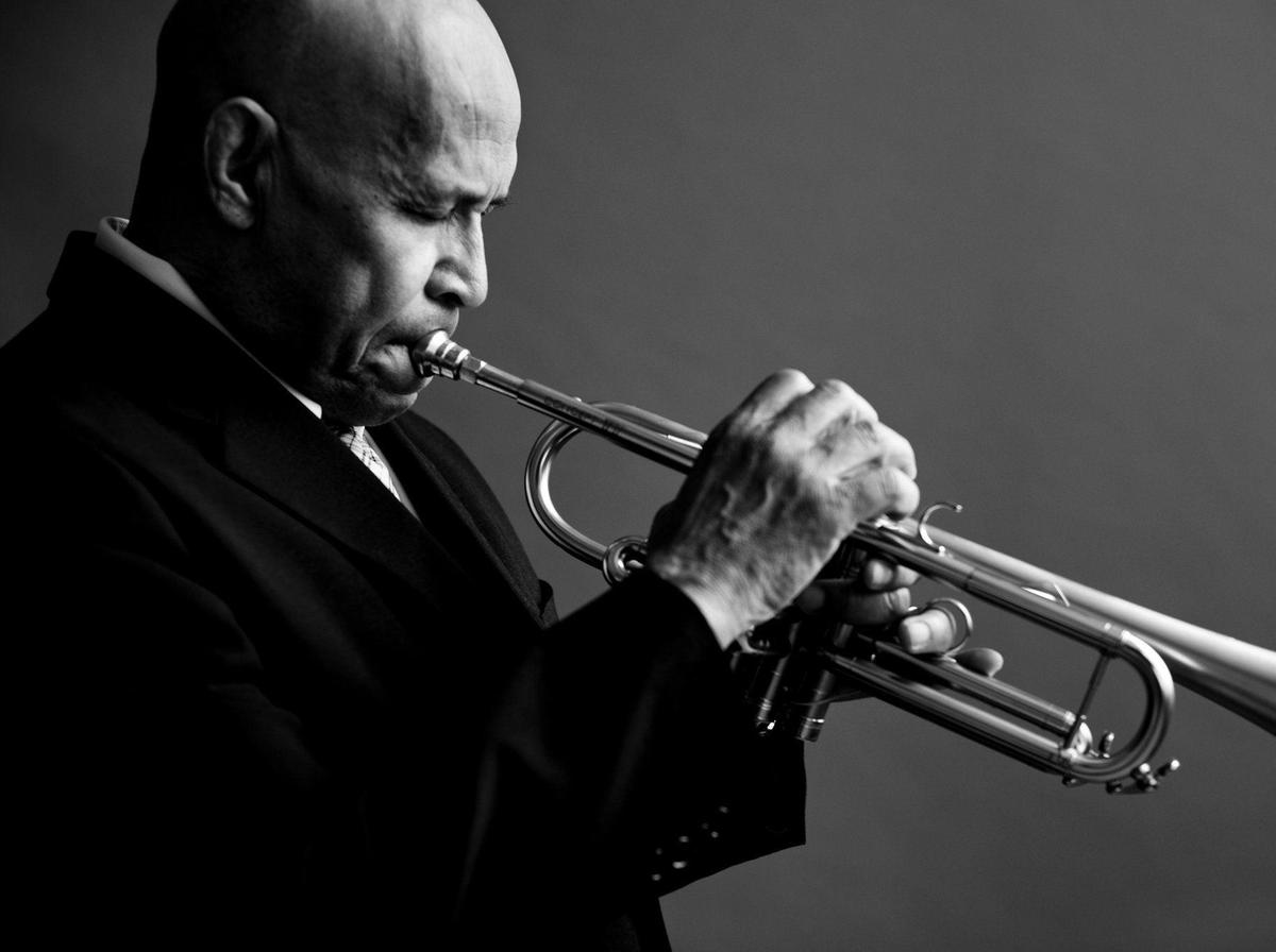 https://www.lanazione.it/image-service/view/acePublic/alias/contentid/NmE2NWUyNmItNWFmZi00/0/si-alza-il-sipario-sul-serravalle-jazz-inizio-col-trombettista-henderson.jpeg?f=1.91:1&w=1200