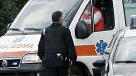 Un 70enne di Castel del Piano si infuria dopo una discussione. Il militare si avvicina e si taglia. L’anziano agli arresti domiciliari.