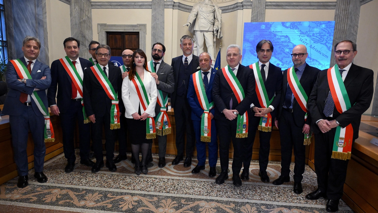 I sindaci delle città finaliste assieme al ministro Giuli