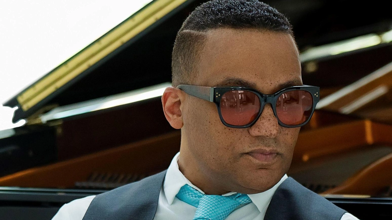 Due concerti con MetJazz, edizione del trentennale. Oggi alle 11, in esclusiva italiana, al Centro Pecci ci sarà il concerto... Due concerti con MetJazz, edizione del trentennale. Oggi alle 11, in esclusiva italiana, al Centro Pecci ci sarà il concerto...