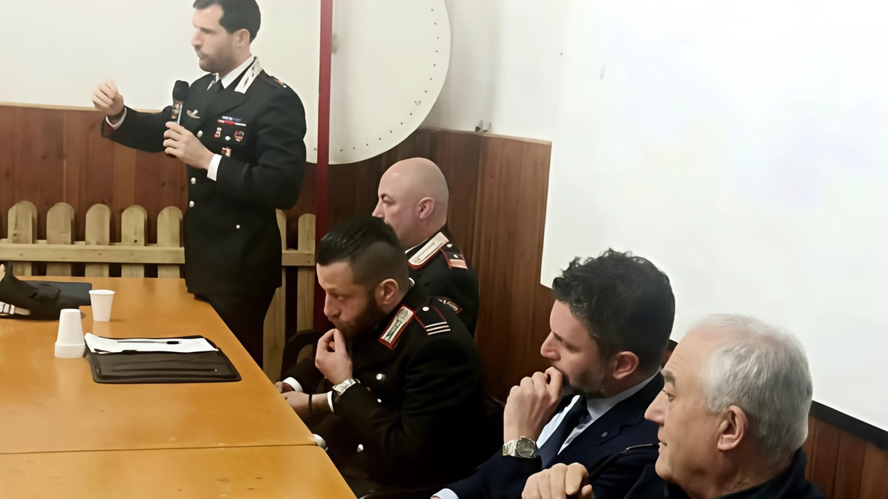 Castiglione, successo dell’incontro promosso dall’amministrazione comunale con i carabinieri. Indicazioni e suggerimenti alla nutrita platea di cittadini. Castiglione, successo dell’incontro promosso dall’amministrazione comunale con i carabinieri. Indicazioni e suggerimenti alla nutrita platea di cittadini.