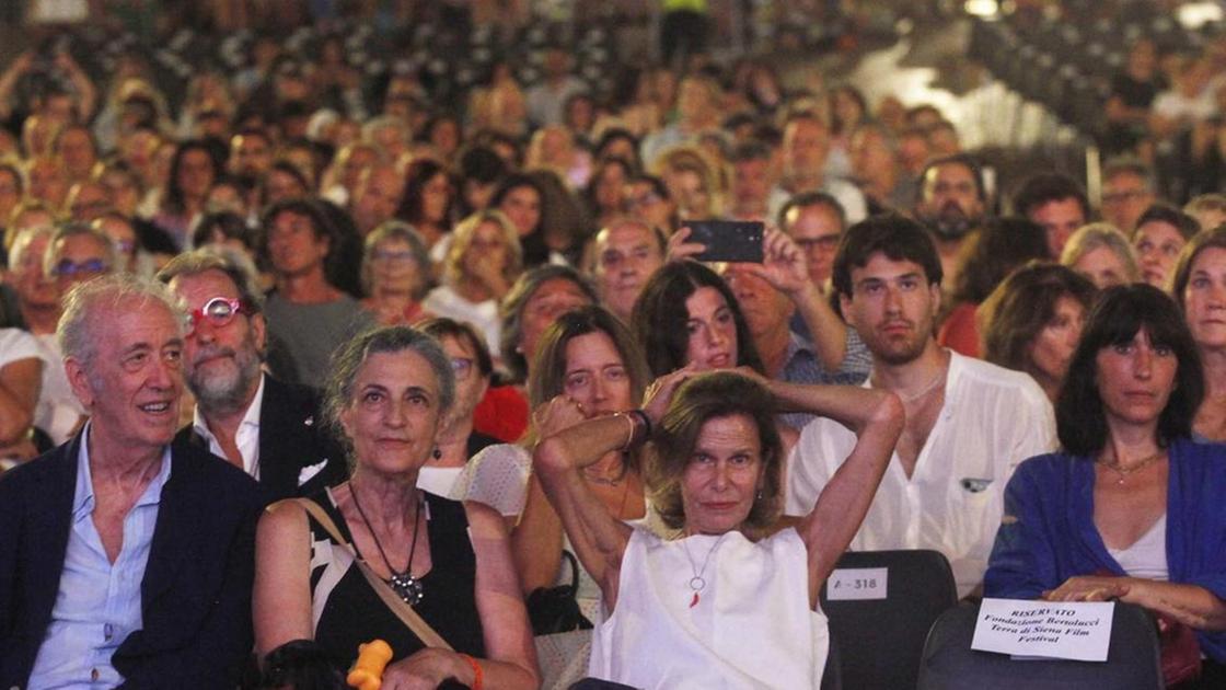 ’Io ballo da sola’. Il grande cinema affascina la Piazza ’Io ballo da sola’. Il grande cinema affascina la Piazza
