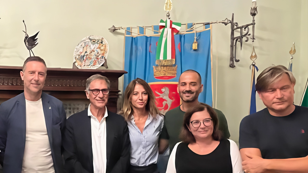 Il sottosegretario all’Ambiente Claudio Barbaro durante la visita in laguna avvenuta l’8 agosto scorso Il sottosegretario all’Ambiente Claudio Barbaro durante la visita in laguna avvenuta l’8 agosto scorso