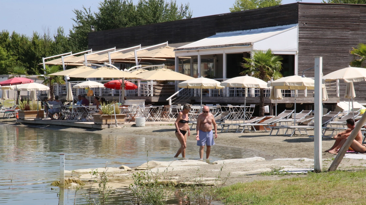 Lo stabilimento lacustre (foto Germogli) Lo stabilimento lacustre (foto Germogli)
