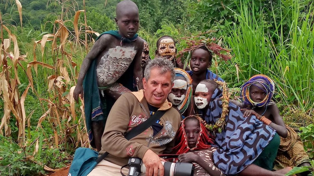 Il fotografo pistoiese Fabrizio Antonelli durante uno dei suoi reportage Il fotografo pistoiese Fabrizio Antonelli durante uno dei suoi reportage