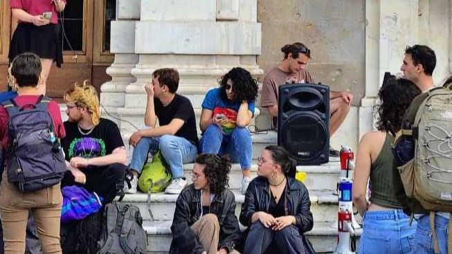 Protesta al Rettorato: "Stangata sugli studenti. E noi alziamo la voce" Protesta al Rettorato: "Stangata sugli studenti. E noi alziamo la voce"