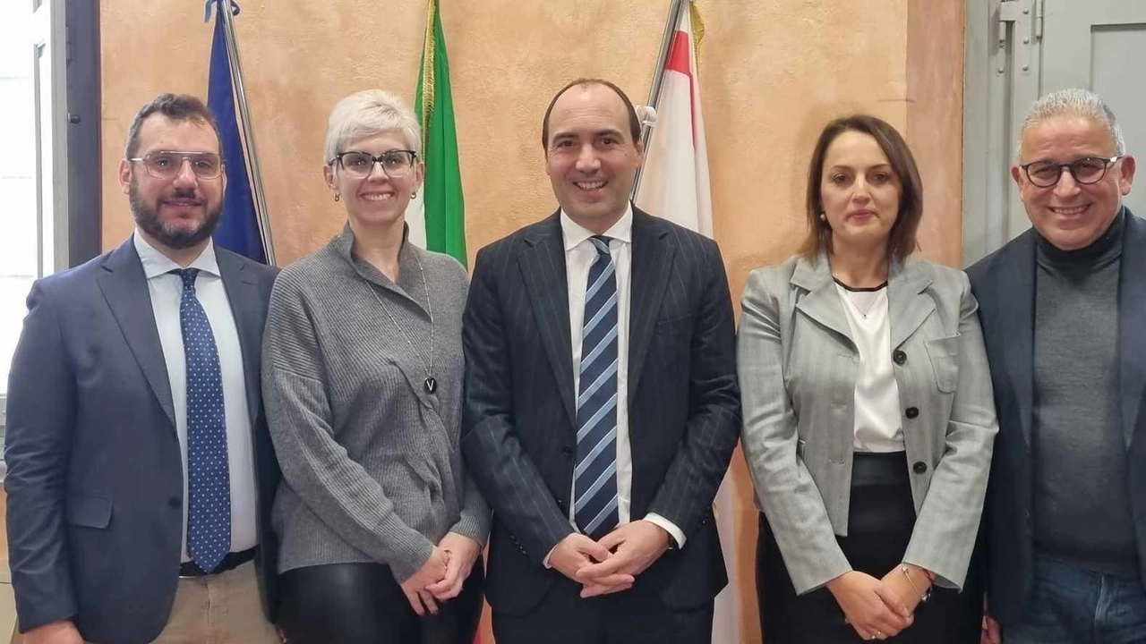 Gli assessore Fanti, Vespi,. Baiano e Forastiero con al centro il sindaco Calama Gli assessore Fanti, Vespi,. Baiano e Forastiero con al centro il sindaco Calama