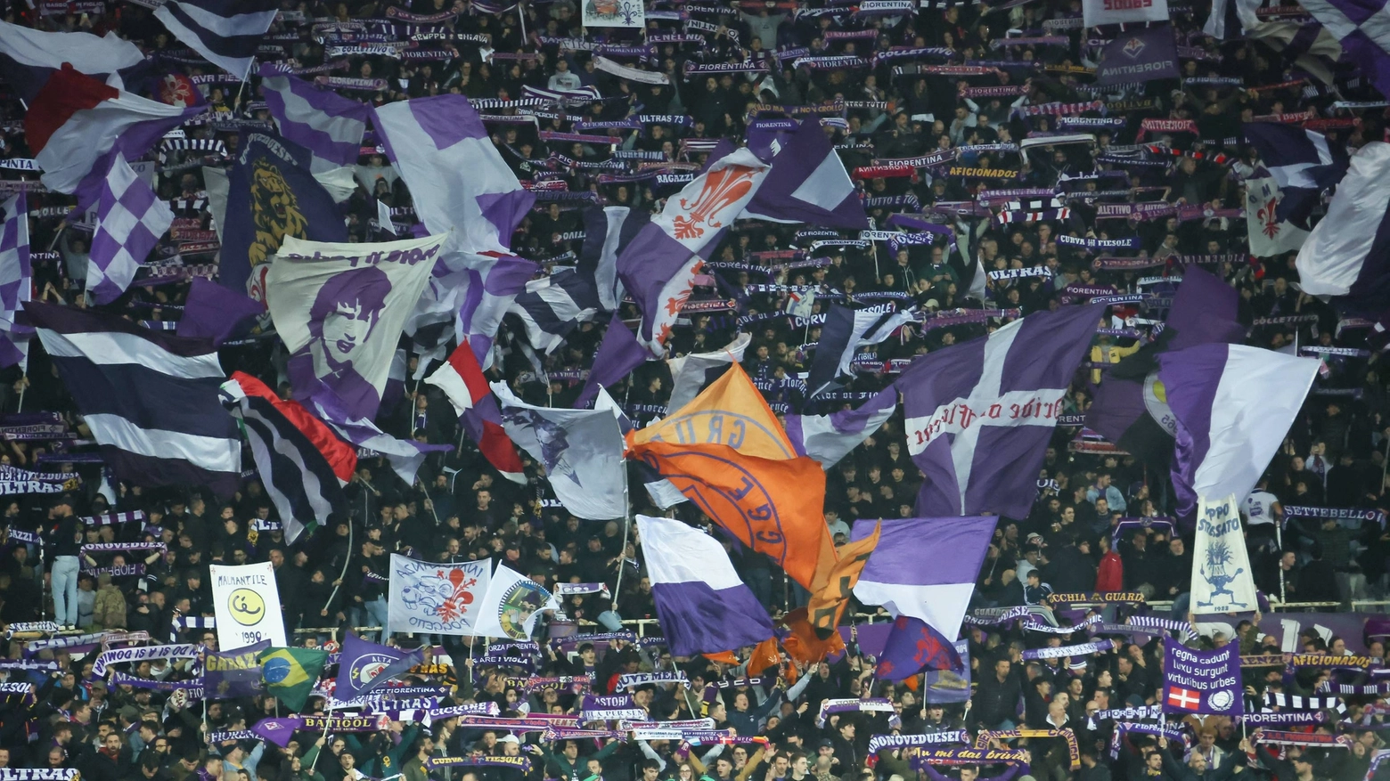 Tifosi della Fiorentina allo stadio