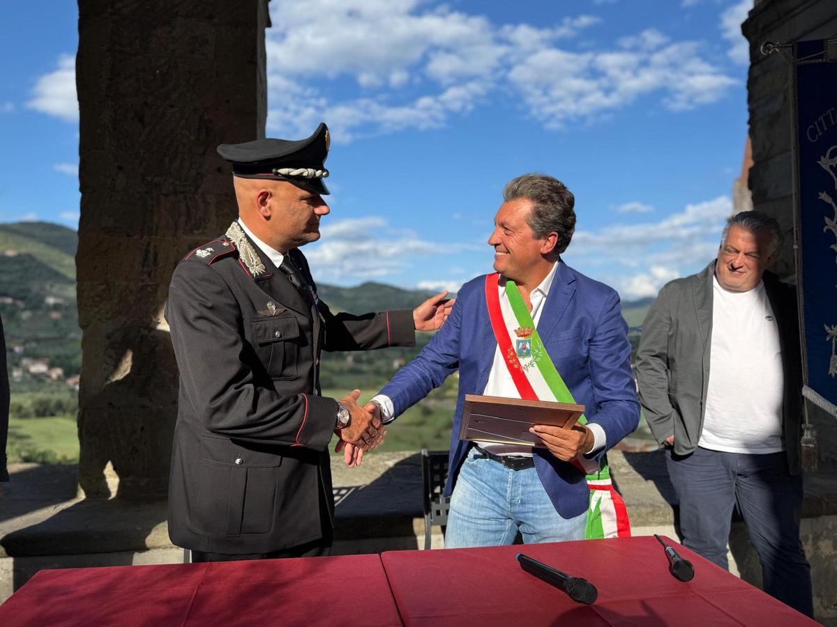 avvicendamento alla compagnia carabinieri di cortona lascia il maggiore de santis