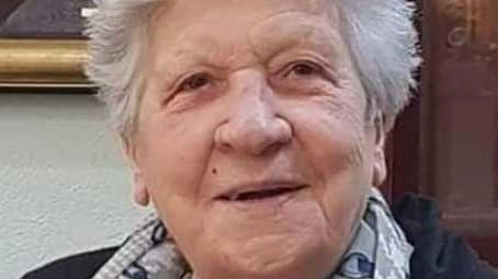 Funerale commovente per Anna Giusti a Carrara, con la presenza calorosa della città. Le figlie ringraziano per l'affetto dimostrato verso la madre scomparsa. Funerale commovente per Anna Giusti a Carrara, con la presenza calorosa della città. Le figlie ringraziano per l'affetto dimostrato verso la madre scomparsa.