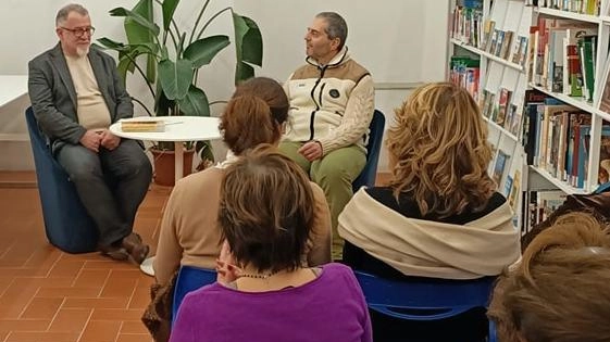 EMPOLI Torna alla biblioteca Fucini di Empoli l’appuntamento con la rassegna letteraria “Empoli che scrive“. Domani alle 17.30 sarà ospite... EMPOLI Torna alla biblioteca Fucini di Empoli l’appuntamento con la rassegna letteraria “Empoli che scrive“. Domani alle 17.30 sarà ospite...