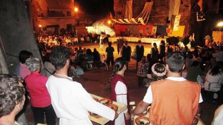 Sabato a Castell’Ottieri torna il tradizionale appuntamento con il banchetto medievale Prima, però, visita guidata al paese Sabato a Castell’Ottieri torna il tradizionale appuntamento con il banchetto medievale Prima, però, visita guidata al paese