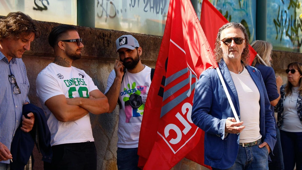 Il sindacato denuncia l’emergenza sociale e occupazionale: "Intervenga il governo" Il sindacato denuncia l’emergenza sociale e occupazionale: "Intervenga il governo"
