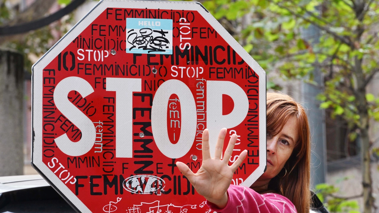 Foto simbolica per dire no alla violenza sulle donne (Foto di repertorio) Foto simbolica per dire no alla violenza sulle donne (Foto di repertorio)