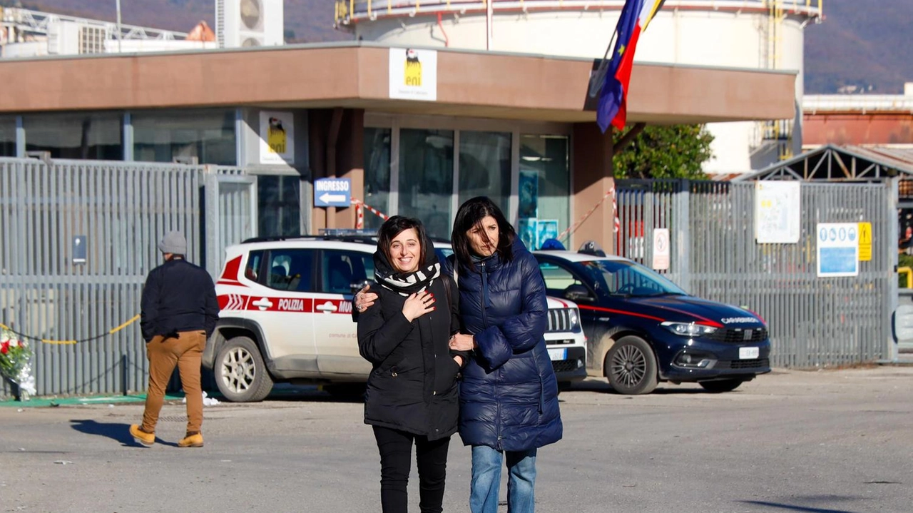 In tantissimi alla manifestazione promossa da Cgil, Cisl, Uil in occasione dello sciopero provinciale "Non possiamo dire che è casualità: c’è un problema sicurezza che va prontamente affrontato". In tantissimi alla manifestazione promossa da Cgil, Cisl, Uil in occasione dello sciopero provinciale "Non possiamo dire che è casualità: c’è un problema sicurezza che va prontamente affrontato".