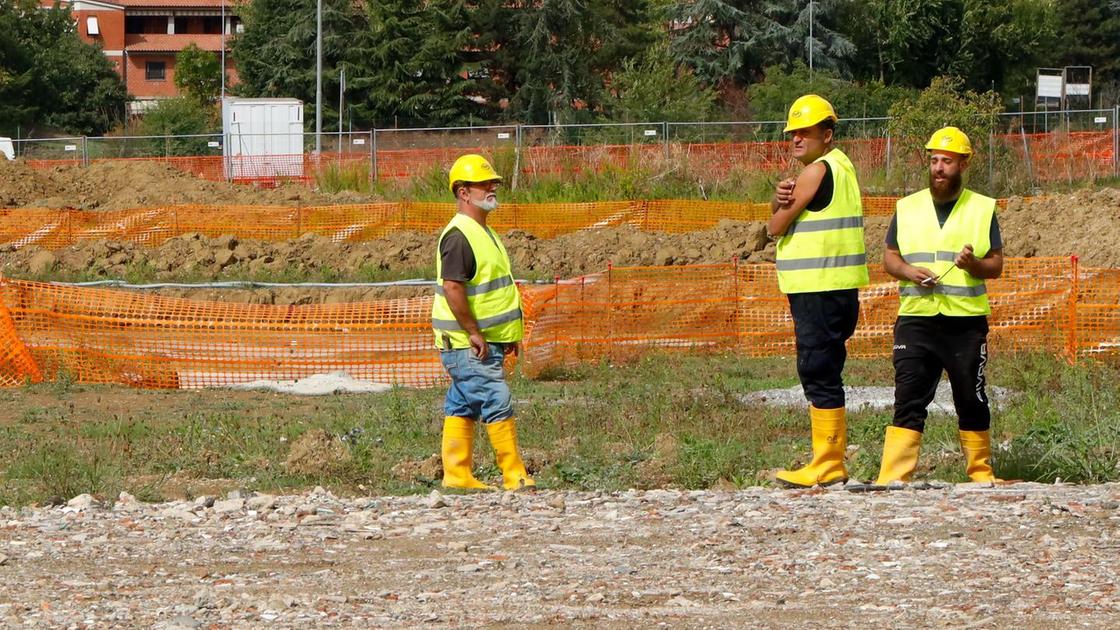 Cantieri Pnrr a Sesto Fiorentino: ritardi mettono a rischio fondi per Casa della Salute e piscina