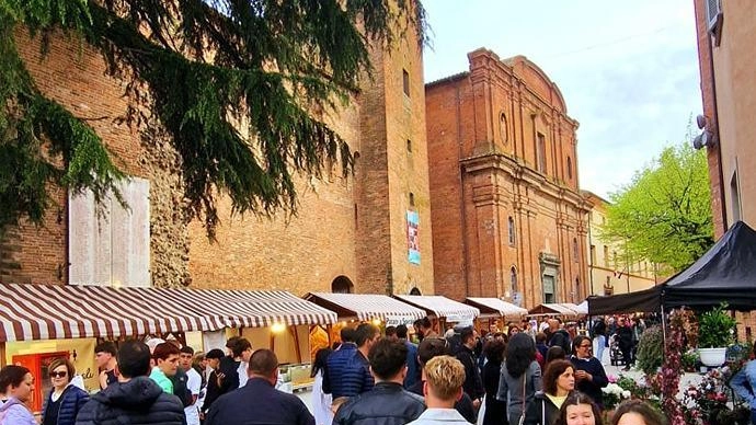 Bellezza, sapori, tradizioni. Tanta gente alla scoperta della patria del Perugino, Città della Pieve che ha regalato ai suoi tanti...