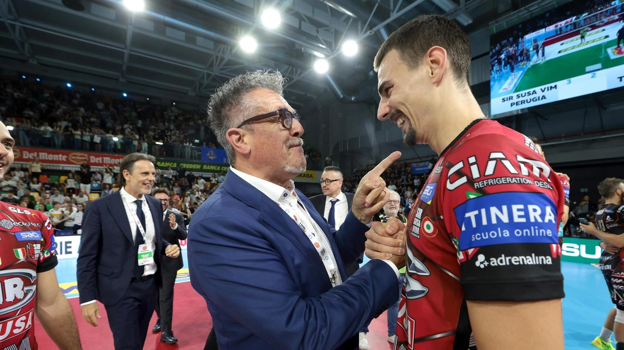 Il presidente Sirci con Giannelli: quella di domenica è stata una partita incredibile. Sir sotto di due set è passata al tie-break contro Civitanova Il presidente Sirci con Giannelli: quella di domenica è stata una partita incredibile. Sir sotto di due set è passata al tie-break contro Civitanova