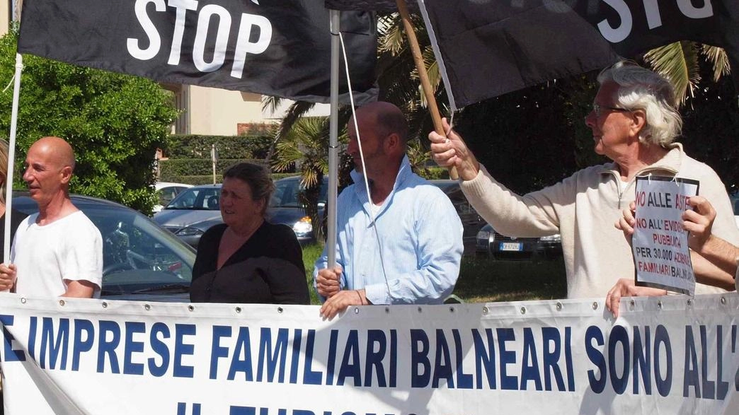 Una delle tante manifestazioni di protesta dei balneari contro le aste