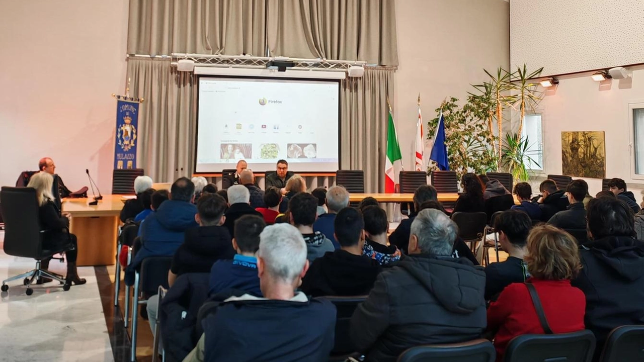L’incontro partecipato dedicato sia a giovani che anziani è andato in scena nella sala consiliare del Comune di Mulazzo L’incontro partecipato dedicato sia a giovani che anziani è andato in scena nella sala consiliare del Comune di Mulazzo