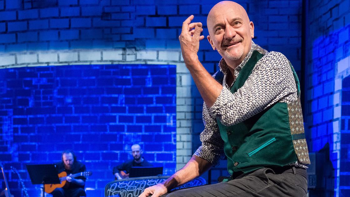 parole erranti sul palco di piazza masaccio arrivano claudio bisio e sandra bonzi